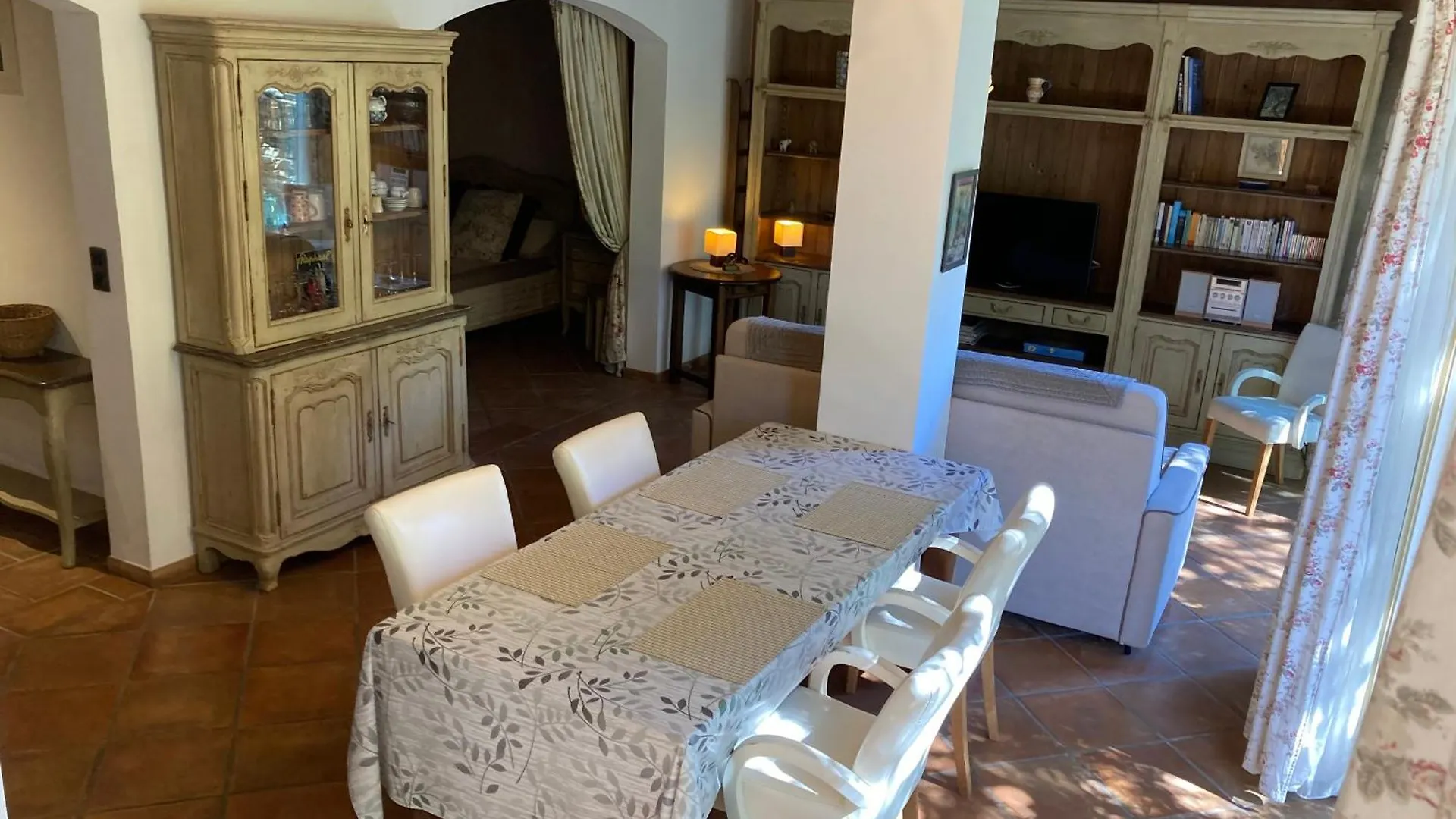 Le Chene Apartment Laouque